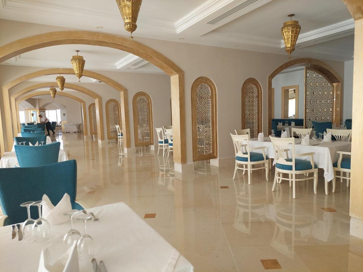 Royal Tulip Korbous Bay Thalasso & Springs (Adults Only) Qorbu Exterior photo The restaurant