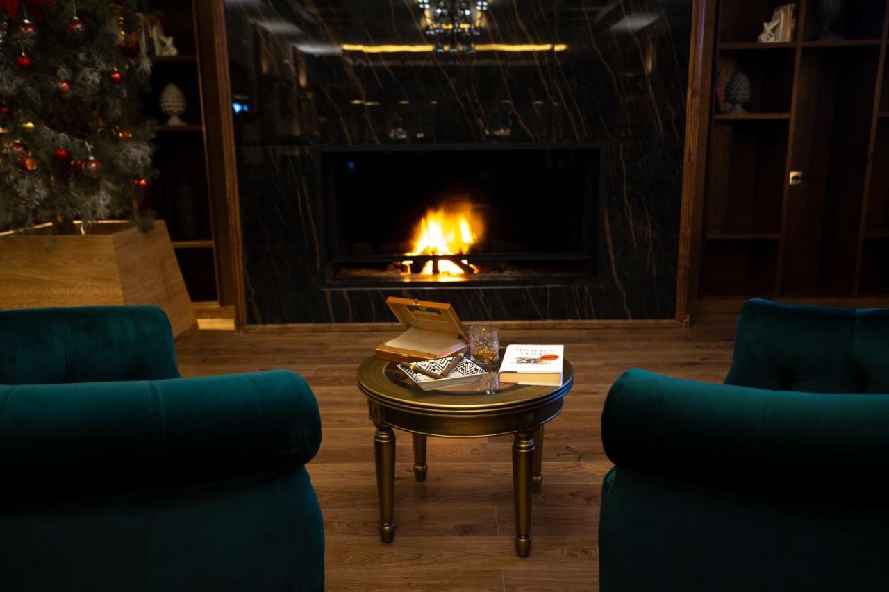Royal Tulip Korbous Bay Thalasso & Springs (Adults Only) Qorbu Exterior photo A fireplace in a hotel