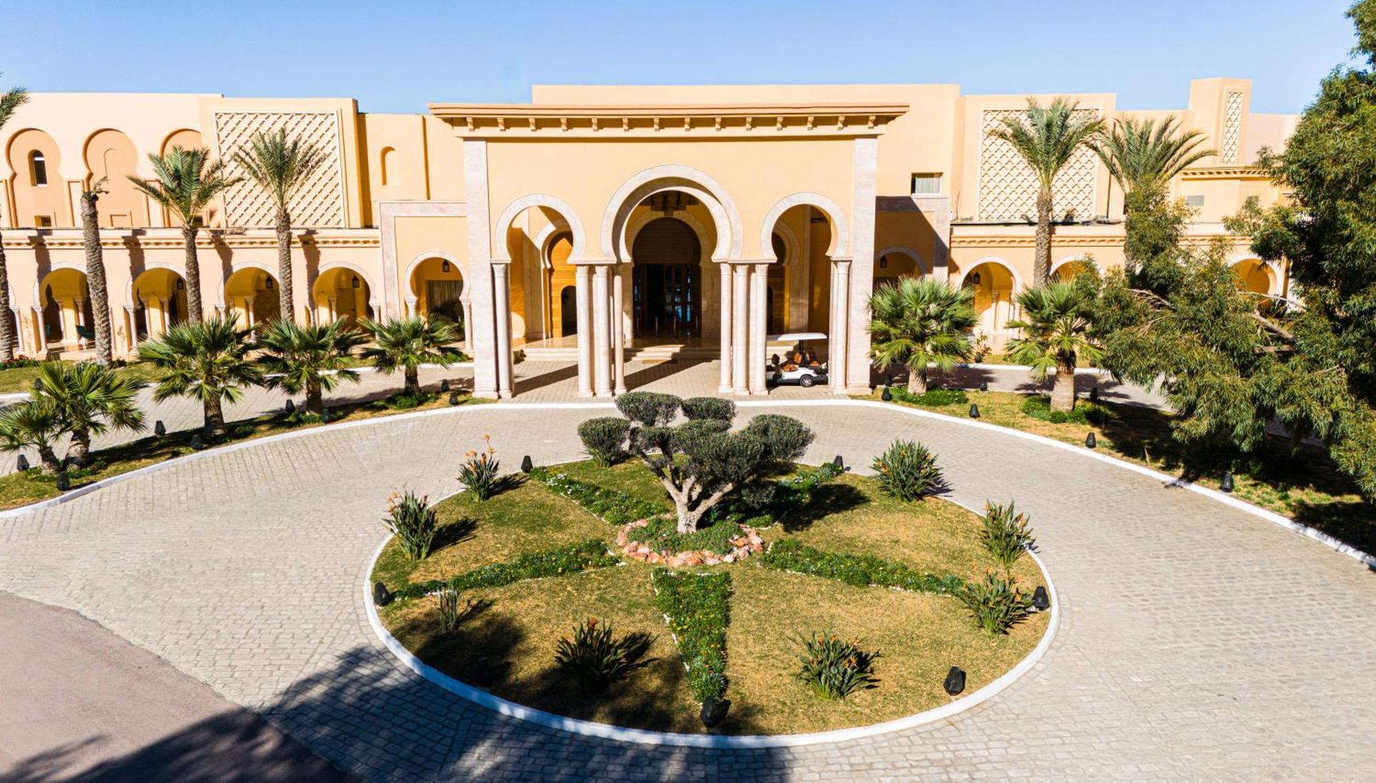 Royal Tulip Korbous Bay Thalasso & Springs (Adults Only) Qorbu Exterior photo The main entrance of the hotel