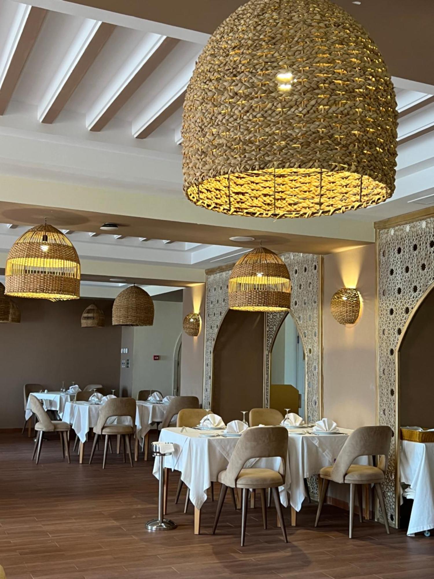 Royal Tulip Korbous Bay Thalasso & Springs (Adults Only) Qorbu Exterior photo Restaurant in the Emirates Palace